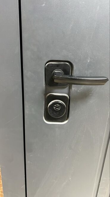 купить дверь бу входную: Металлическая входная дверь с замочно-ручечной группой - Материал