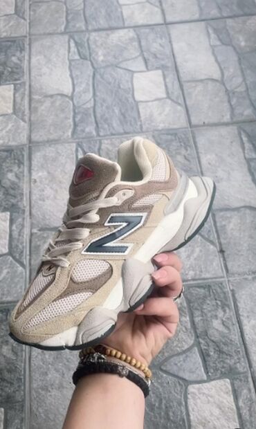 Patike: New Balance 9060 patike

Novo
Brojevi 36 do 40

fb Moja Kupovina 1 — 10