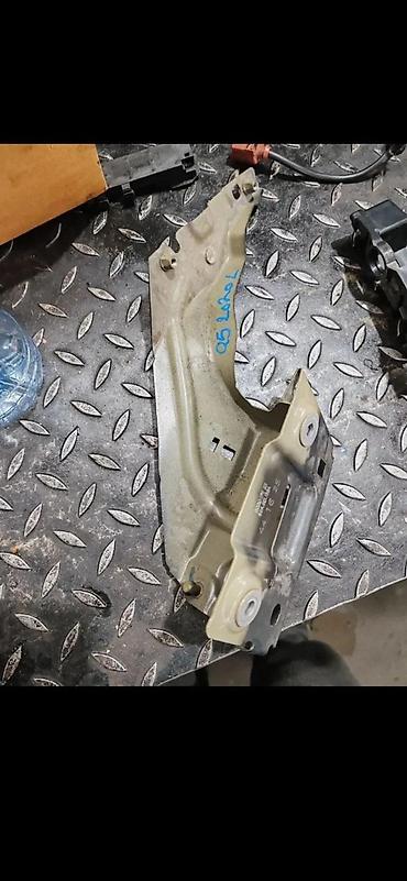 delovi alternatora: AUDI Q5 2019 80A DELOVI NOSAC KRILA 80A821135A | Audi a1  a3 a4 a5 — 2