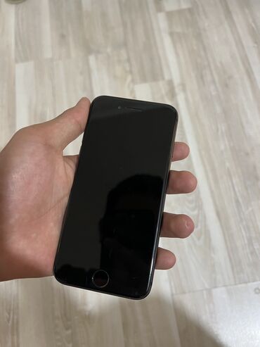 чехол для iphone 7: IPhone 8, Б/у, 64 ГБ, Черный, Защитное стекло, Чехол, 79 %