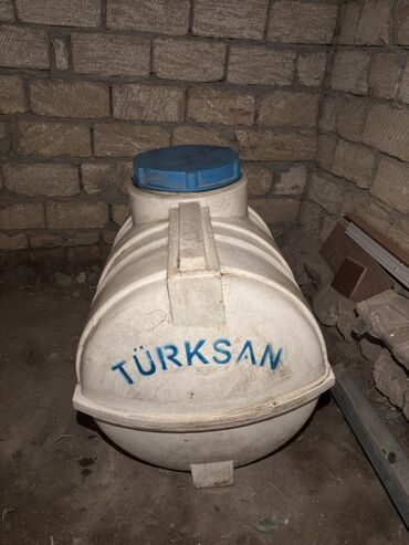 Окна: 500 litrlik çən satılır, vəziyyəti normaldır. Bir çat var idi, amma