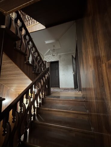 аренда однокомнатный квартира ош долгосрочная: Үй, 250 кв. м, 7 бөлмө, Риелтор, Эски ремонт