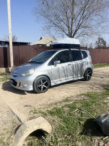 уазик хантер: Honda Fit: 2001 г., 1.5 л, Автомат, Бензин