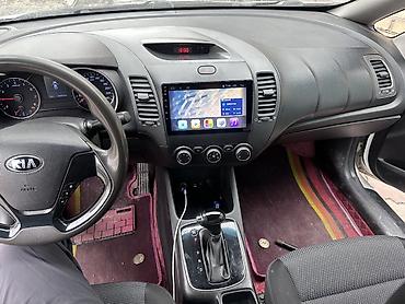 Другие детали салона: Kia (интерьер и оснащение салона) - Центральная мультимедийная — 1