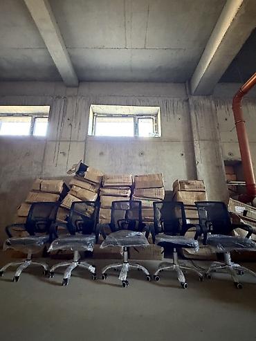 Кресла: Офисные кресла с сетчатой спинкой на колесиках - Модель: поворотное — 2