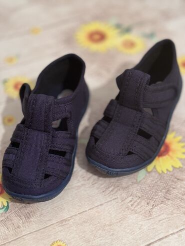 детская обув: СРОЧНО Продам обувь для детского сада и просто на повседневную жизнь