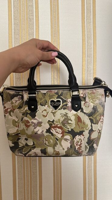 Kürklər: - Tünd qəhvəyi rəngdə xəz. Ölçü 44-48, 2 dəfə toya geyinilib, əla — 8