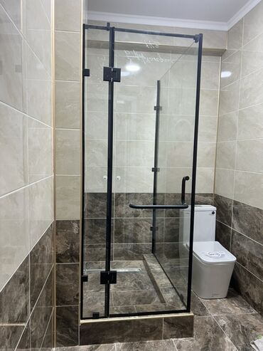 Душевые перегородки и ограждения: Душевые ограждения и перегородки из закалённого стекла под заказ — 19