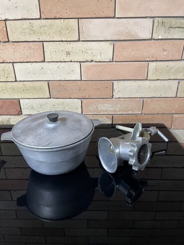 купить казан чугунный бу: Продаётся чугунный казан 2 литр СССР 1000 сом и мясорубка 1000 сом в