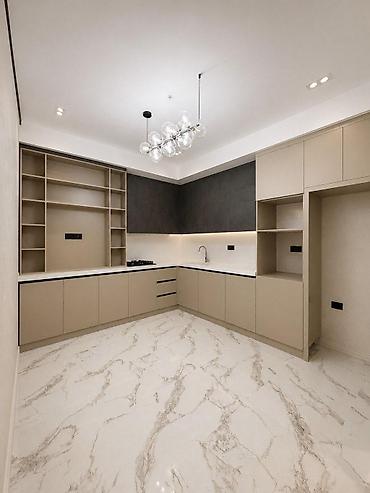 Mənzillərin satışı: Satılır 3 otaqlı yeni tikili 115 m², 28 May m. Kateqoriya Yeni tikili — 4