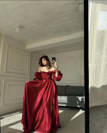 платье красное: Вечернее платье, Пышное, Длинная модель, Тафта, С рукавами, Корсет