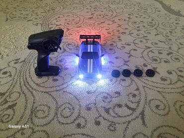 игрушечная машина на которой можно ездить: Участвовал в гонках и всегда побеждал. Очень хорошо отвлекает детей от