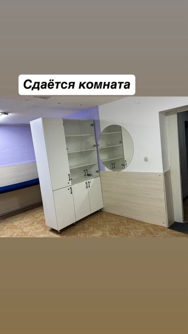 продаю пол дома район рабочий городок: Сдаётся комната. Помещение состоит из двух зон: основная комната и