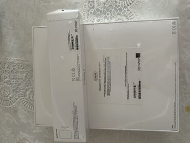 keyboard: Планшет, Apple, память 256 ГБ, 10" - 11", Wi-Fi, Классический цвет - Синий
