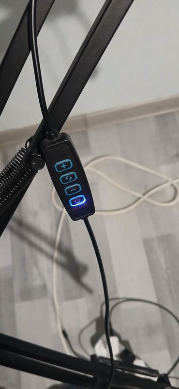 İşıqlandırma: LED halqa işıq + masa qısqacı və tənzimlənən qol - 26–30 sm diametrli — 3