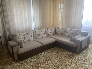 мебель диваны угловые: Бурчтук диван, түсү - Саргыч боз, Колдонулган