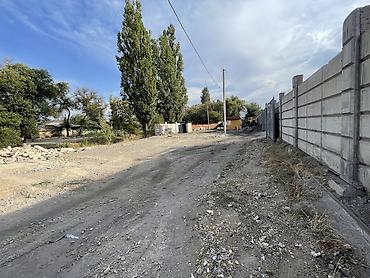 Продажа другой коммерческой недвижимости: Продается пустой участок 18 соток на первой линии рядом с центром — 14