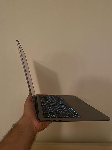 Apple MacBook: Apple MacBook Air 13 Ram: 16 GB Daxili yaddaş: 256 GB Rəng: Gümüşü — 3