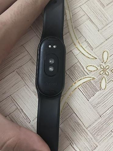 xiaomi mi band 1: Qara rəngli Xiaomi smart band fitness qolbağı. Məhsulun görünən — 3
