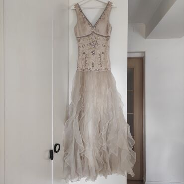 свадебный койнок: Нарядное платье от Sue Wong.Ручная вышивка.Размер 4.отличное