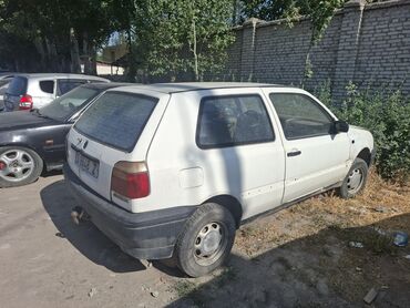 срочно срочно продаю машина: Volkswagen Golf: 1994 г., 1.8 л, Механика, Бензин, Купе