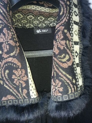 Paltolar: 48 raz.jaket lap az geyilib 15 man. qalanları fərqli qiymətə satılır — 2