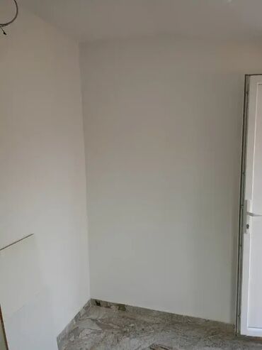 stolice sa spanskom trskom: Ugaoni Ormar Materijal: Univer debljine 18mm, kombinacija belog i
