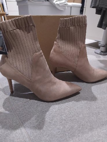 Γυναικεία είδη Υπόδησης: Brand new Zara boots 41size, τακούνια μποτάκι κάλτσα με ψηλό τακούνι