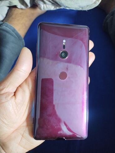 Другие мобильные телефоны: Смартфон с изогнутым AMOLED‑дисплеем и разъёмом USB‑C. Особенности: - — 5