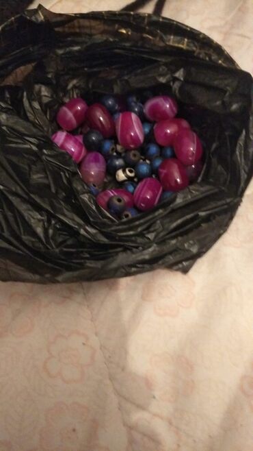 Muncuqlar: Qolbağlar təbii daşlardan. qiymət daşa və ölçüyə gorə. Muncuq dəsti – — 5