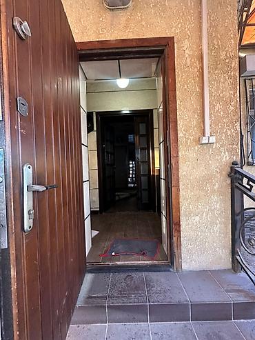 Продажа коттеджей и домов: Срочно продается 2этажный дом с времянкой. 📍В Ак-Орго 8соток 5сотки на — 10