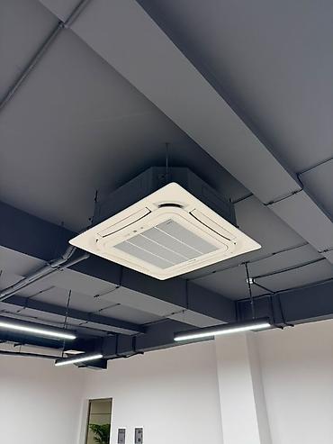 почасовой офис: Сдаю The entire office: 57 м², В бизнес центре, С ремонтом, High ceilings — 4