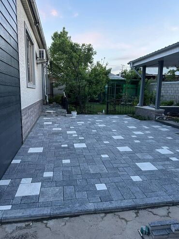 Тротуарная плитка: Тротуарная плитка для укладки дорожек и площадок. Представлена в — 8