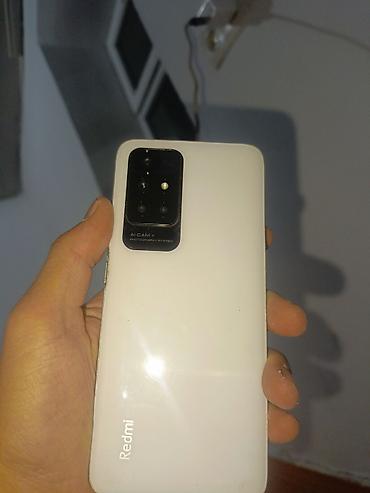 смарт тесме: Смартфон Redmi (серия Xiaomi), белый цвет, с силиконовым чехлом — 2