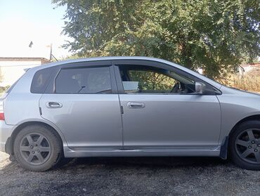 хундай гетс машина: Серебристый хэтчбек Honda Civic, оснащенный литыми дисками и защитными