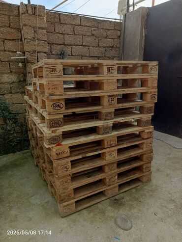 Palletlər, paddonlar: 18 ədəd palet satılır. Ikisi hədiyyə. 1 ədəd 6 azn
