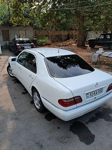 Mercedes-Benz: Mercedes-Benz E-Class: 2.3 l | 1996 il Sedan — 13