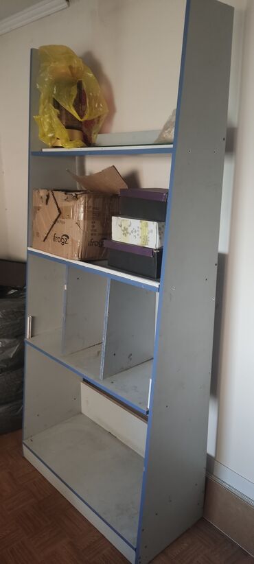 торговое оборудование для обуви: Продаю 2 такие полки для магазина цена за 2 шт. 2000 сом