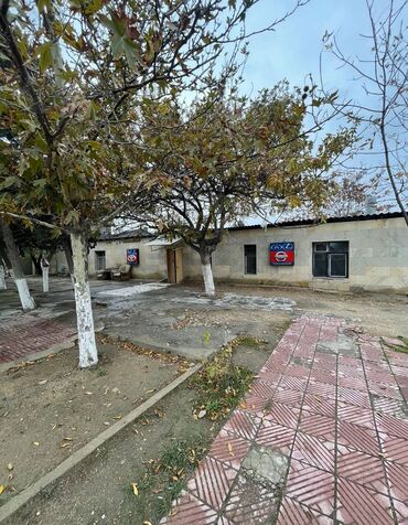 Digər kommersiya daşınmaz əmlakı: Nizami rayonu Babək prospektində,sahəsi 200 kv/m olan, obyekt — 10