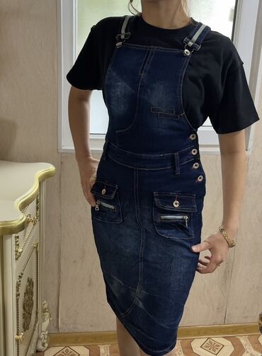 Pencəklər: Qadınlar üçün cins kombinezon-don - Rəng: tünd mavi denim, açıq