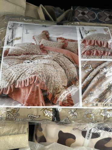 Комплекты постельного белья: Комплекты постельного белья (несколько расцветок) 1.5 спалки и 2х — 17