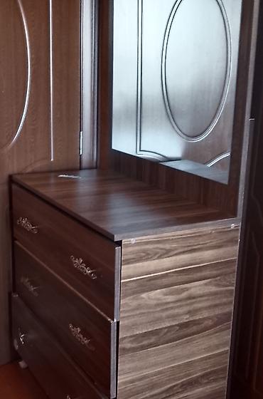 yazı masası lalafo: Taxtadan komod və güzgü dəsti - Material: ağac teksturalı laminat/MDF — 2