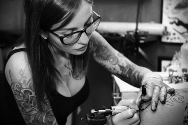 наращивание ресниц баку: Port Baku Yaxinliğinda yerleshen Barbershopda Tatoo uchun 35kv otag