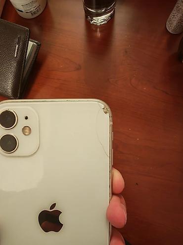11: IPhone 11, 64 GB — 7