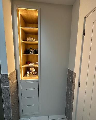 Sifarişlə dolablar: Düz dolab, Qonaq otağı üçün, Dəhliz üçün, Yataq otağı üçün, Paltar üçün, Açılan, Korpuslu, 4 qapılı — 8