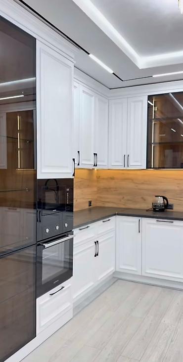 silver kitchen: Кухонный гарнитур в классическом стиле с современными акцентами - — 3