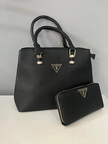 zelena torbica: Torbe i rancevi 3500din
Novcanici 2300din 
acc — 7