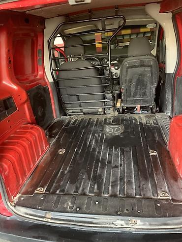 pompa satışı: Fiat Fiorino Cargo yüngül kommersiya furqonu Xüsusiyyətlər: - Korpus — 2
