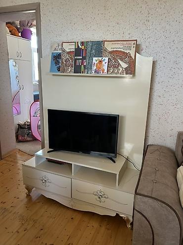 perla tv stend: TV stendi - Rəng: krem/ivori - Üslub: klassik naxışlı ön panel və — 1