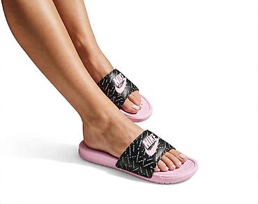 ugg sunjalice: Nike ženske papuče – crno/ružičaste - Model: klasične slide papuče sa — 2